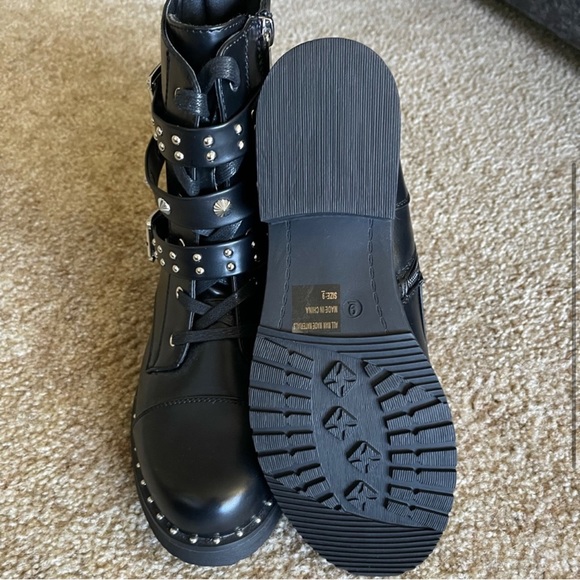 Boots - Picture 3 of 5